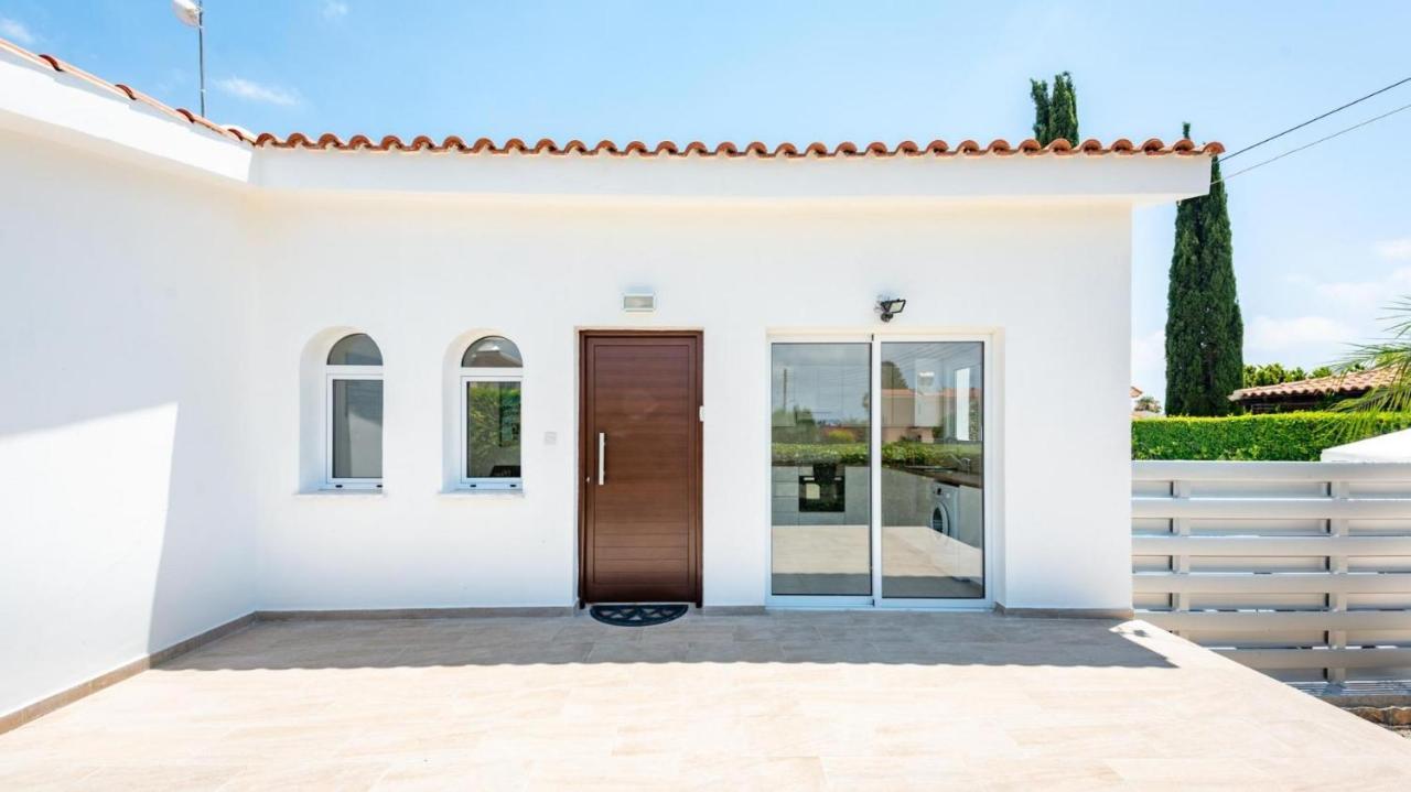 Bungalow Mikaella By Ezoria Villas Коръл бей Екстериор снимка