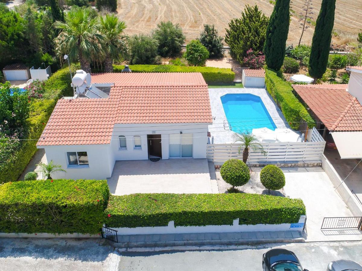Bungalow Mikaella By Ezoria Villas Коръл бей Екстериор снимка