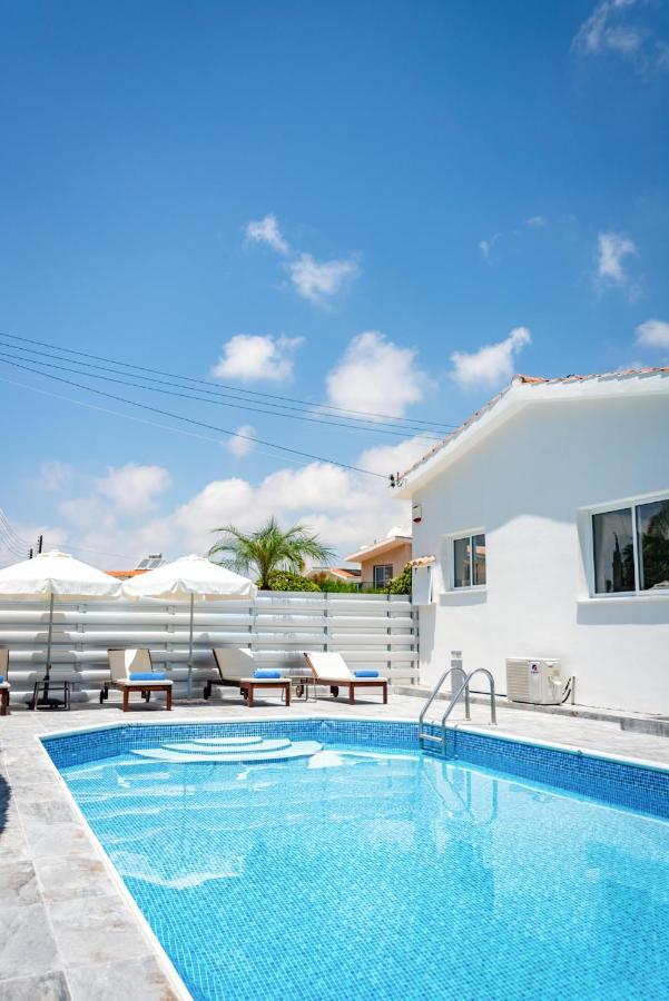 Bungalow Mikaella By Ezoria Villas Коръл бей Екстериор снимка