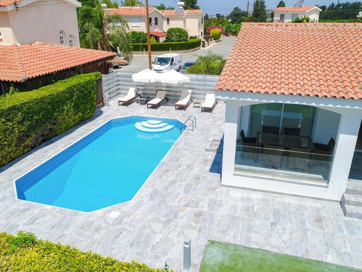 Bungalow Mikaella By Ezoria Villas Коръл бей Екстериор снимка