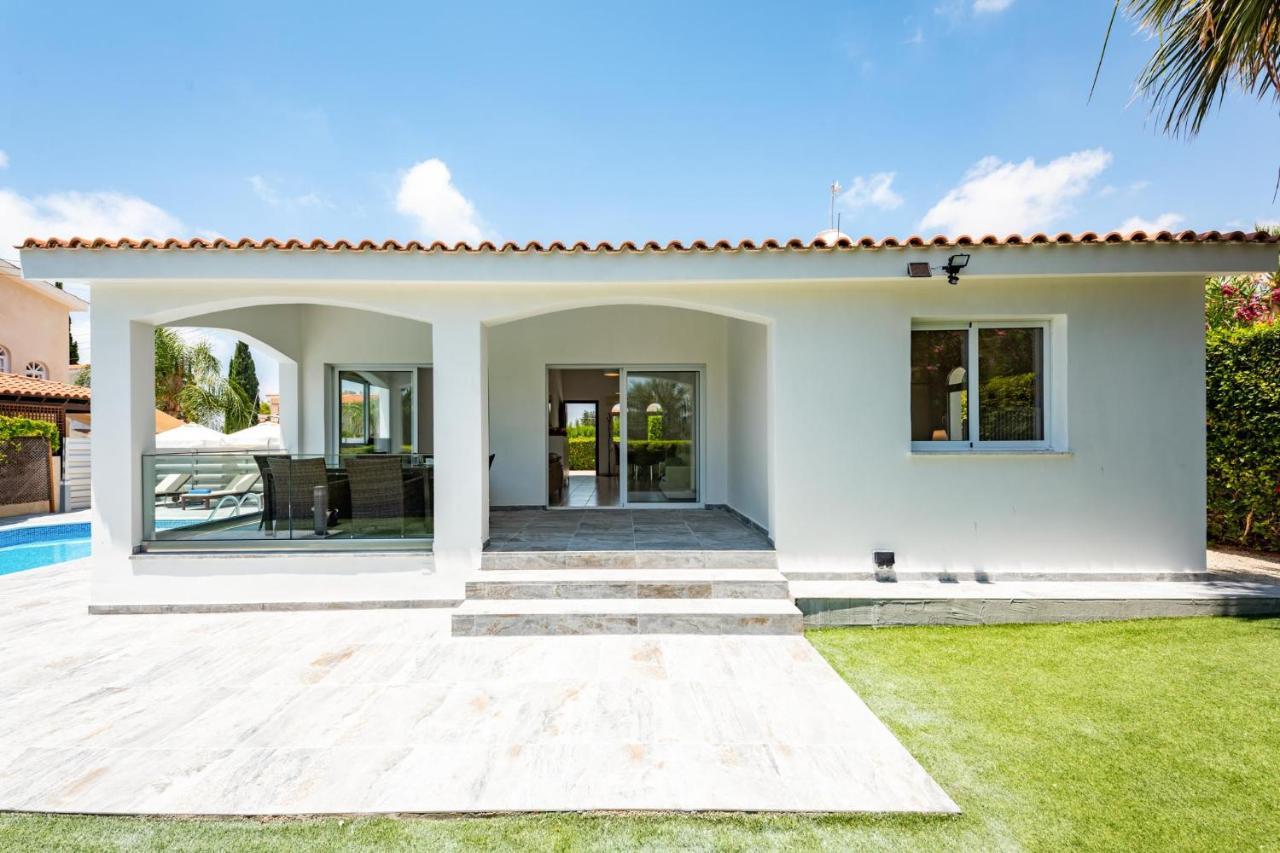 Bungalow Mikaella By Ezoria Villas Коръл бей Екстериор снимка