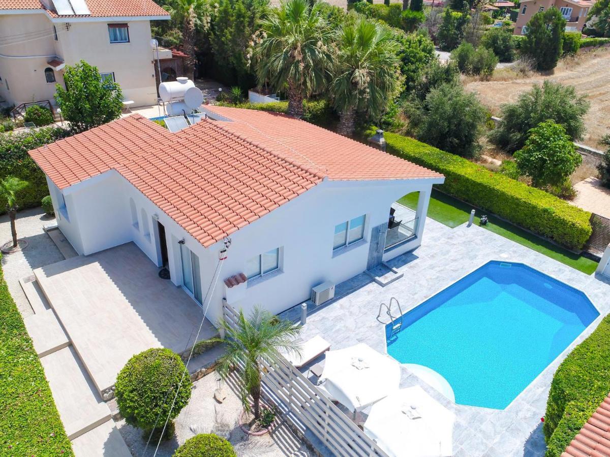 Bungalow Mikaella By Ezoria Villas Коръл бей Екстериор снимка